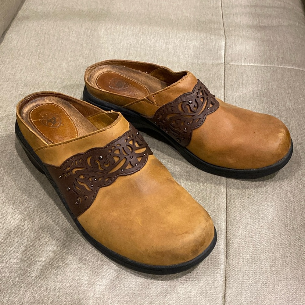 Ariat leather clogs size 6.5